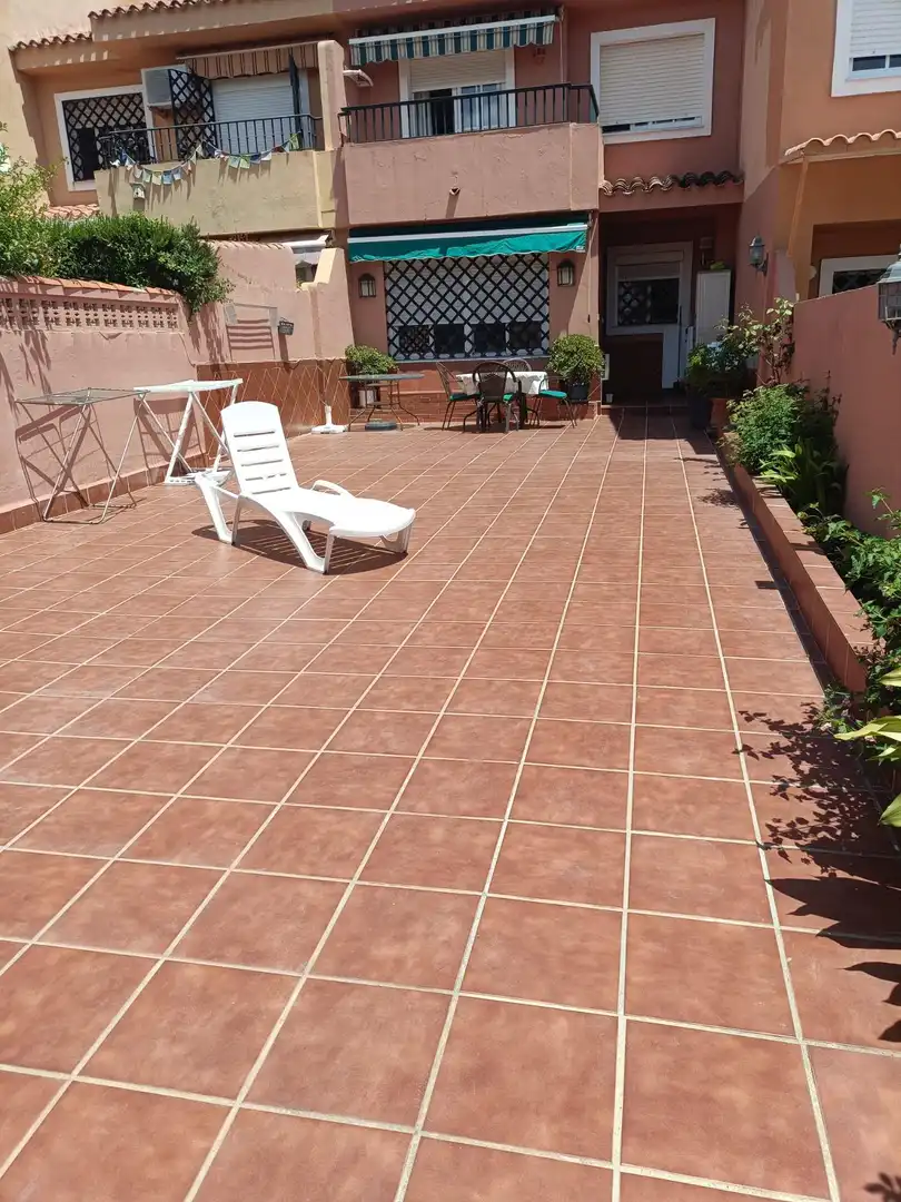 Terrasse von Einfamilien-Reihenhaus zur Miete in Algeciras