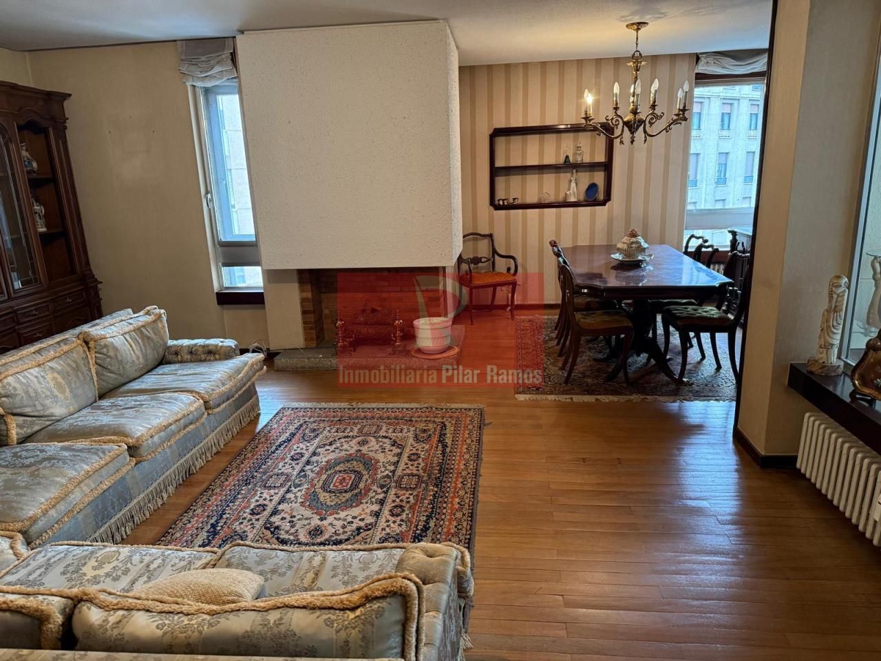 Sala d'estar de Pis en venda en León Capital  amb Calefacció, Parquet i Terrassa