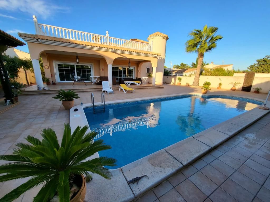 House or chalet for sale in La Zenia