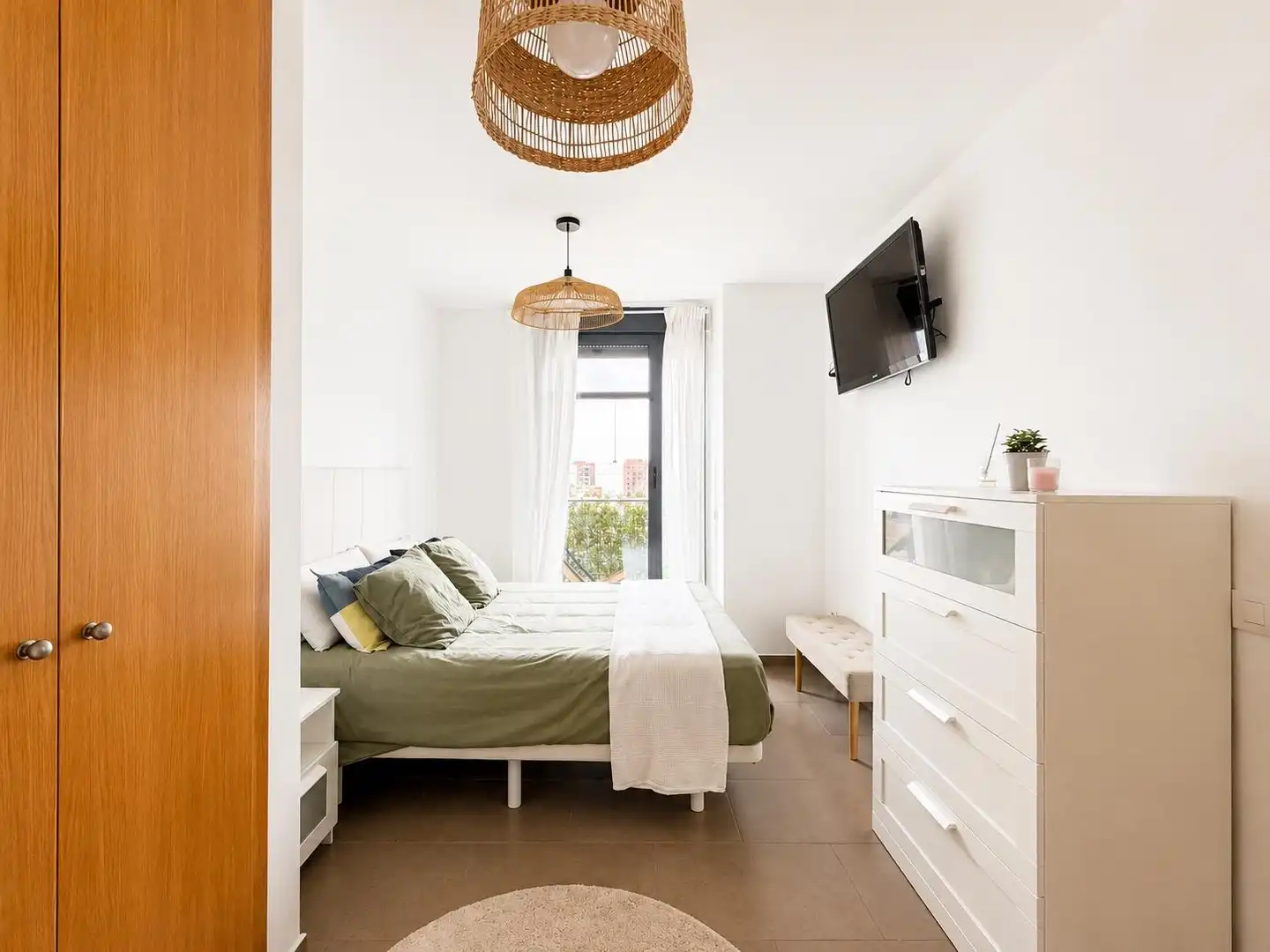 Schlafzimmer von Wohnung zur Miete in Valencia mit Klimaanlage, Heizung und Balkon