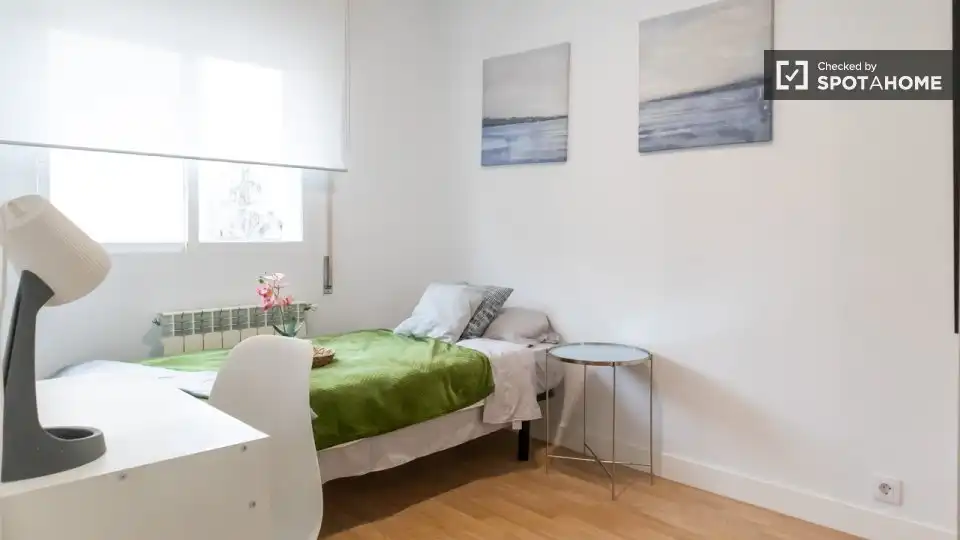 Bedroom of Flat for rent in Madrid  with Air Conditioner, Heating and Furnished