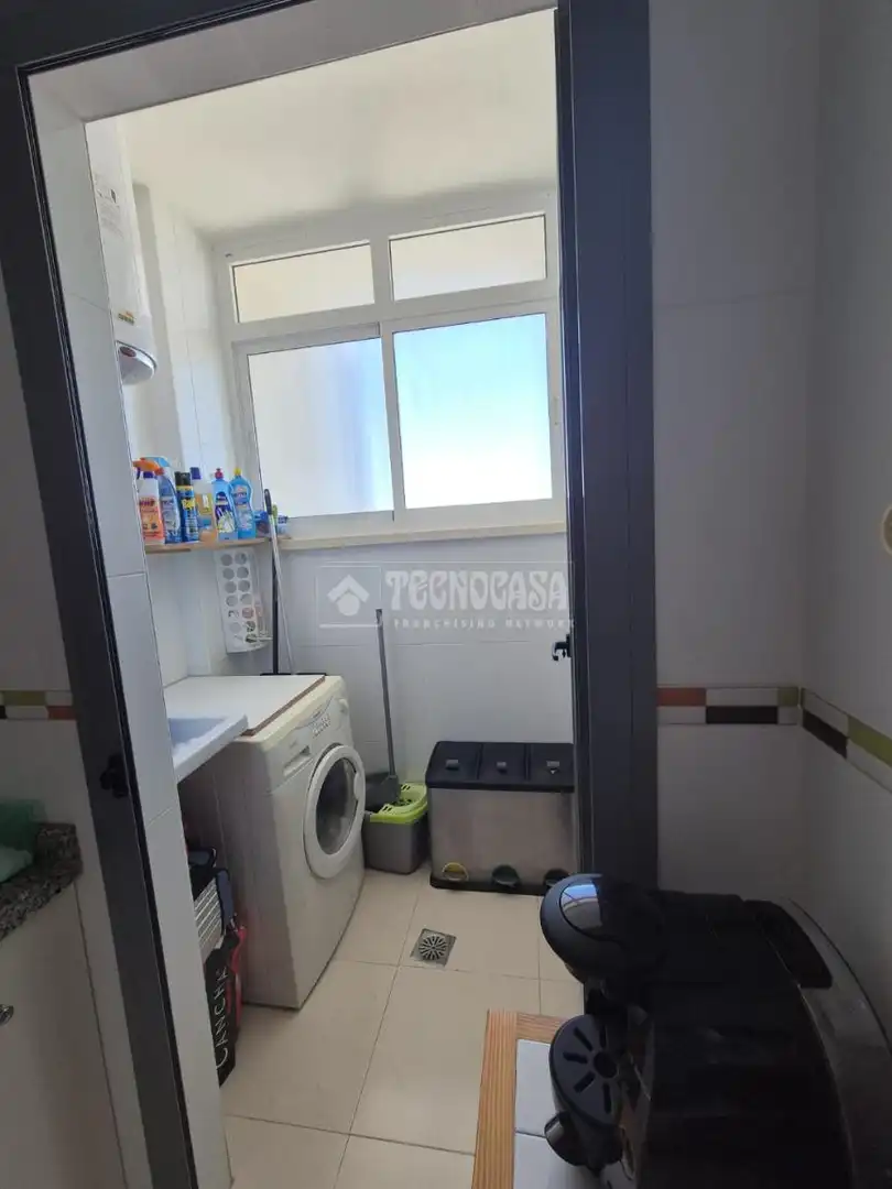 Habitación de Piso en venta en Alicante / Alacant con Aire acondicionado, Terraza y Piscina comunitaria