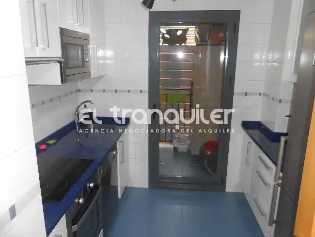 Cuina de Àtic de lloguer en Madrid amb Aire condicionat, Terrassa i Traster