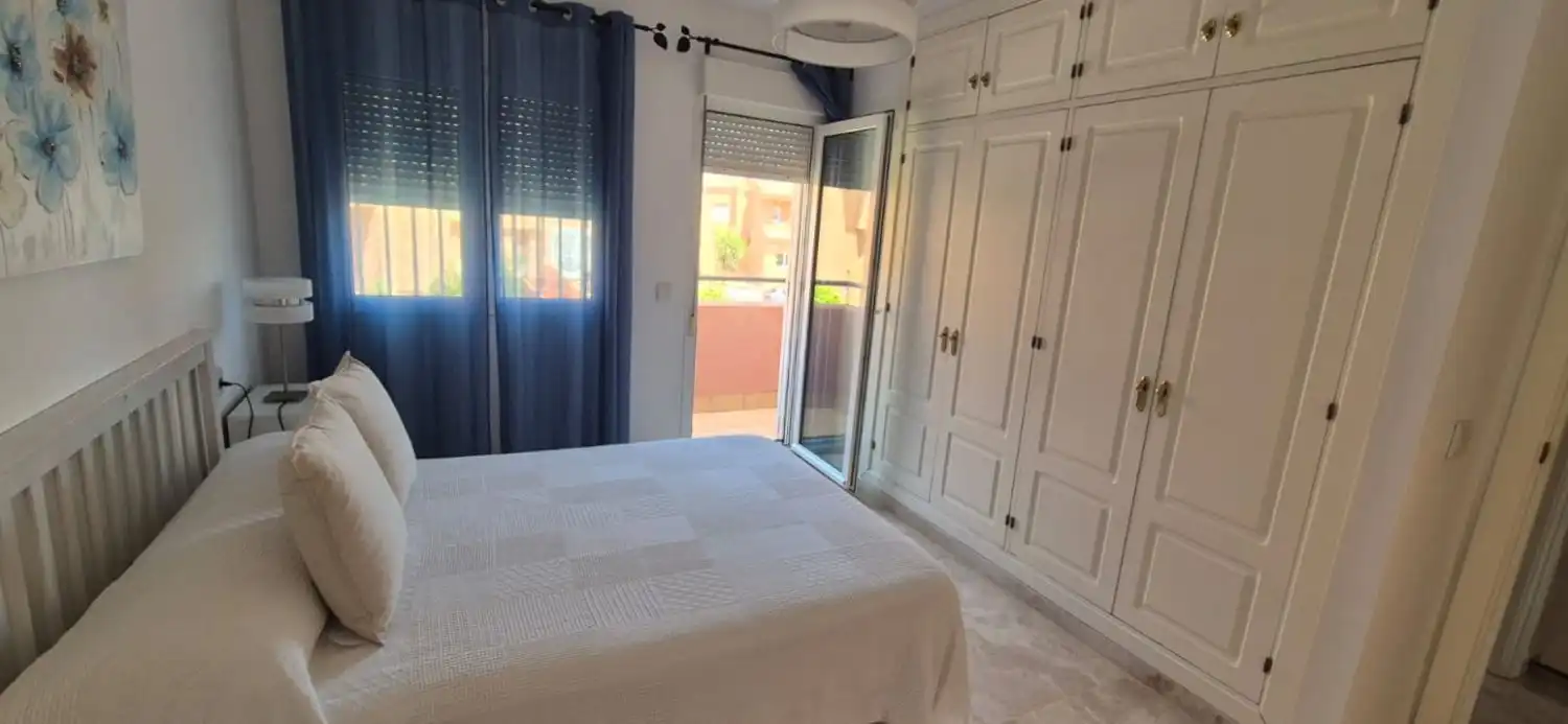 Habitación de Casa adosada de alquiler en Manilva con Aire acondicionado, Terraza y Amueblado