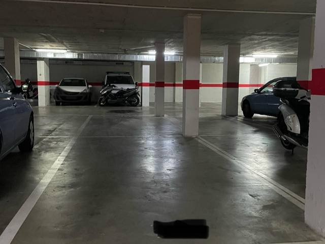 Garaje en Alquiler en Calle Profesor Manuel Olivencia Ruiz, 3 en Colores -  Entreparques