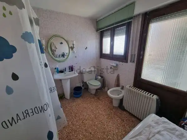 Bany de Casa o xalet en venda en Zaragoza amb Aire condicionat, Calefacció i Jardí privat