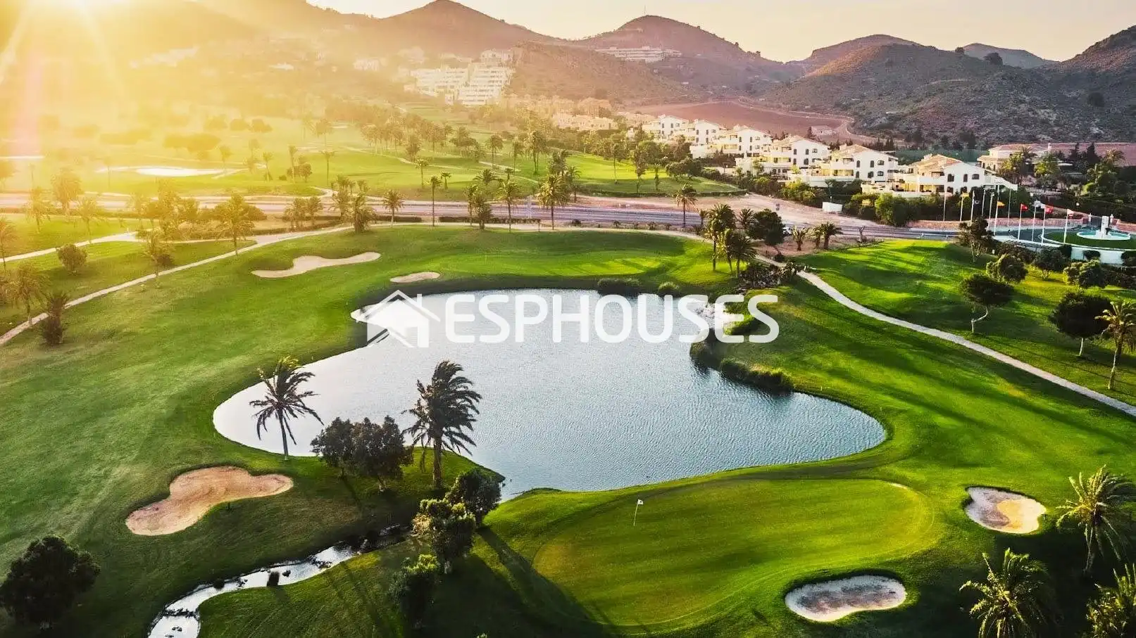 Vista exterior de Casa o chalet en venta en La Manga del Mar Menor con Terraza, Balcón y Piscina comunitaria