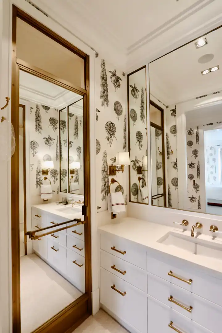Bathroom of Flat for sale in Madrid  with Air Conditioner, Heating and Storage room