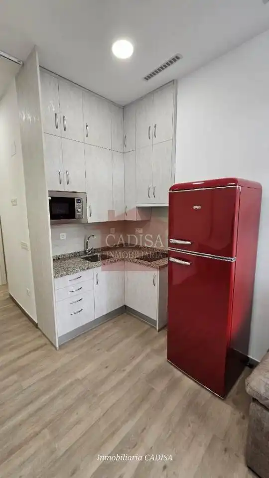 Cuina de Estudi de lloguer en Salamanca amb Aire condicionat, Calefacció i Moblat