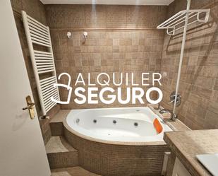 Bathroom of Flat to rent in  Madrid Capital  with Heating and Furnished