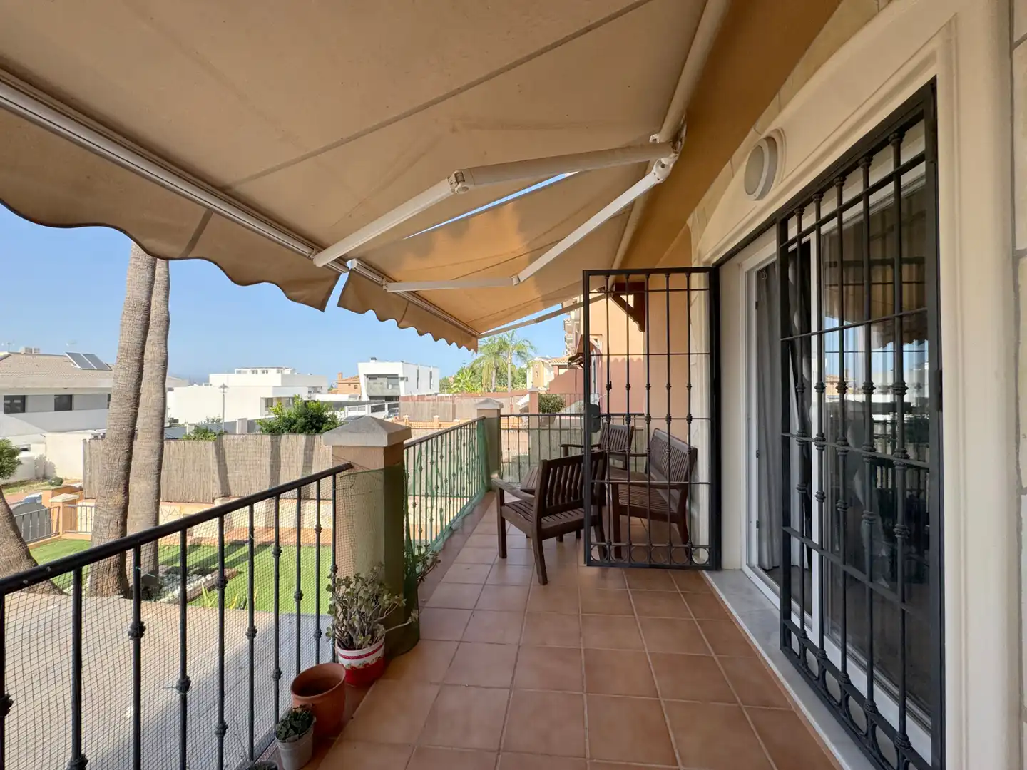 Terrassa de Casa adosada en venda en Alhaurín de la Torre amb Aire condicionat, Jardí privat i Parquet