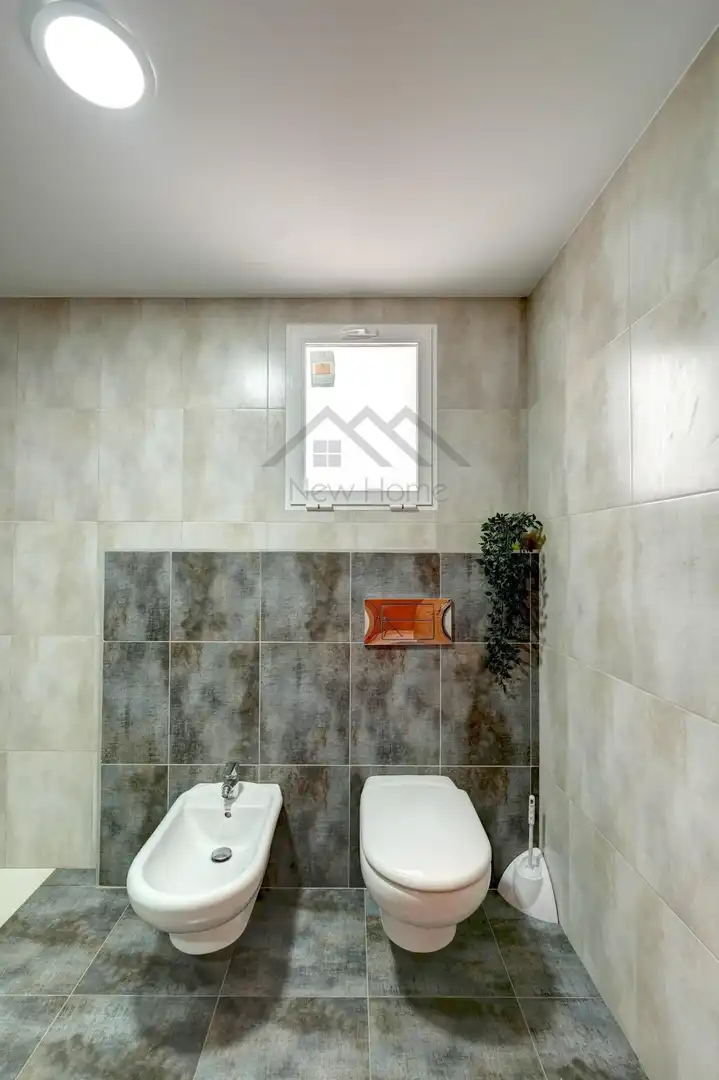 Bathroom of Flat for sale in La Pobla de Vallbona  with Air Conditioner, Heating and Balcony