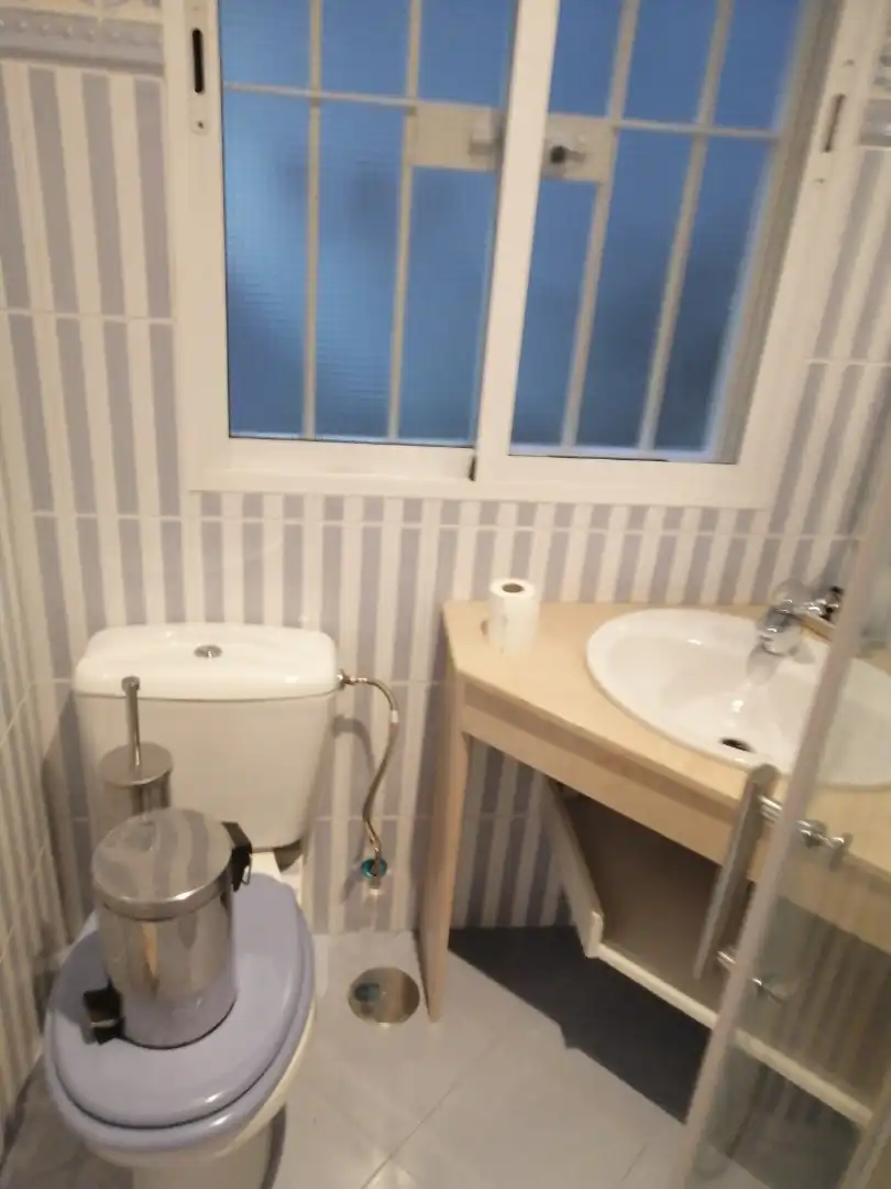 Bathroom of Flat for sale in Sevilla  with Air Conditioner, Furnished and Oven