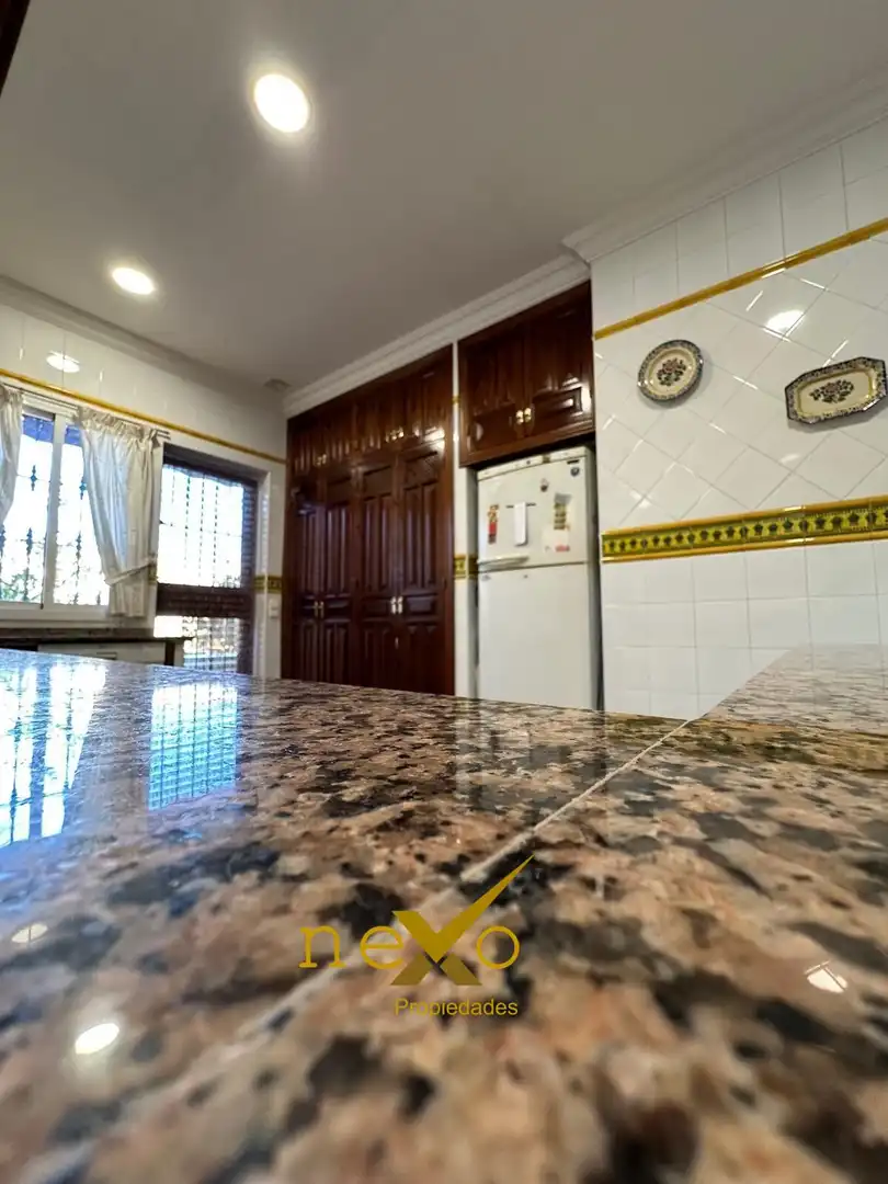 Cocina de Casa o chalet en venta en Carmona con Jardín privado y Piscina