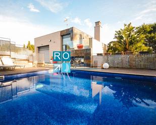 Vista exterior de Casa o xalet en venda en Salou amb Aire condicionat, Piscina i Balcó