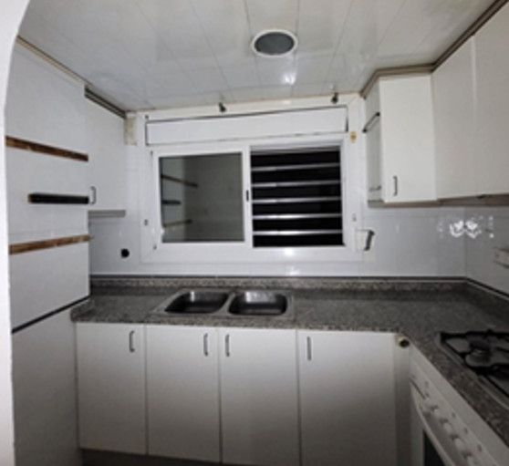 Kitchen of Flat for sale in Santa Coloma de Gramenet  with Alarm