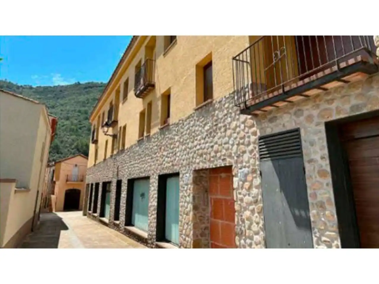 Exterior view of Buildings for sale in Albanyà