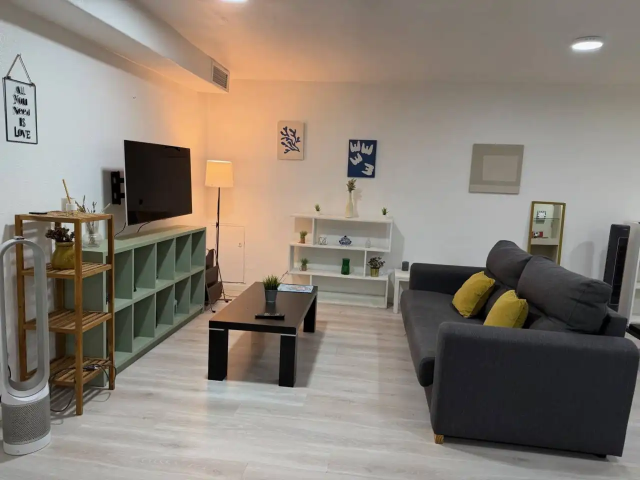 Living room of Study for rent in Vigo   with Air Conditioner, Heating and Furnished