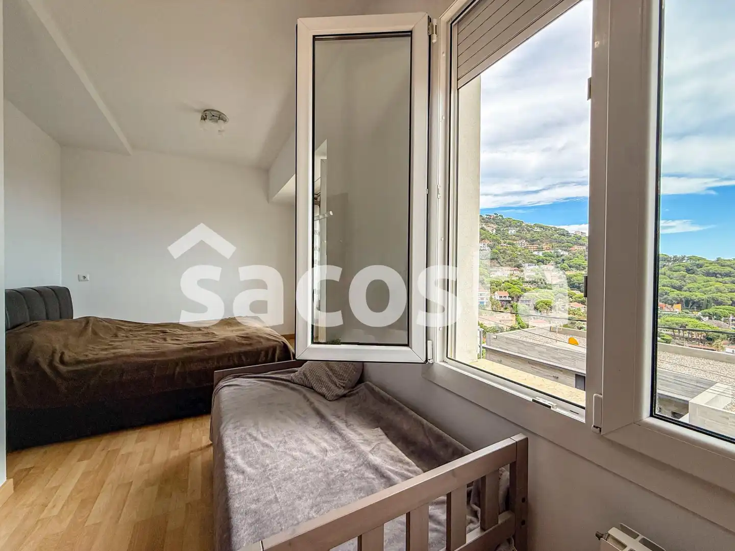 Schlafzimmer von Haus oder Chalet zum Verkauf in Lloret de Mar mit Klimaanlage, Heizung und Privatgarten