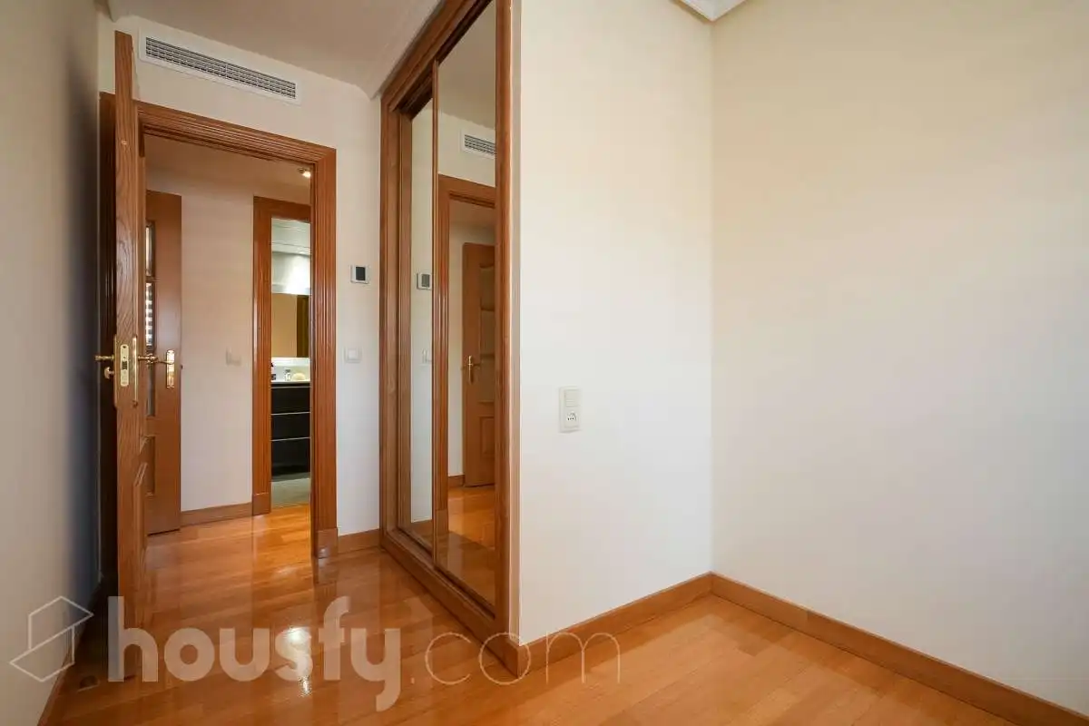 Habitación de Piso en venta en Madrid con Aire acondicionado, Calefacción y Jardín privado