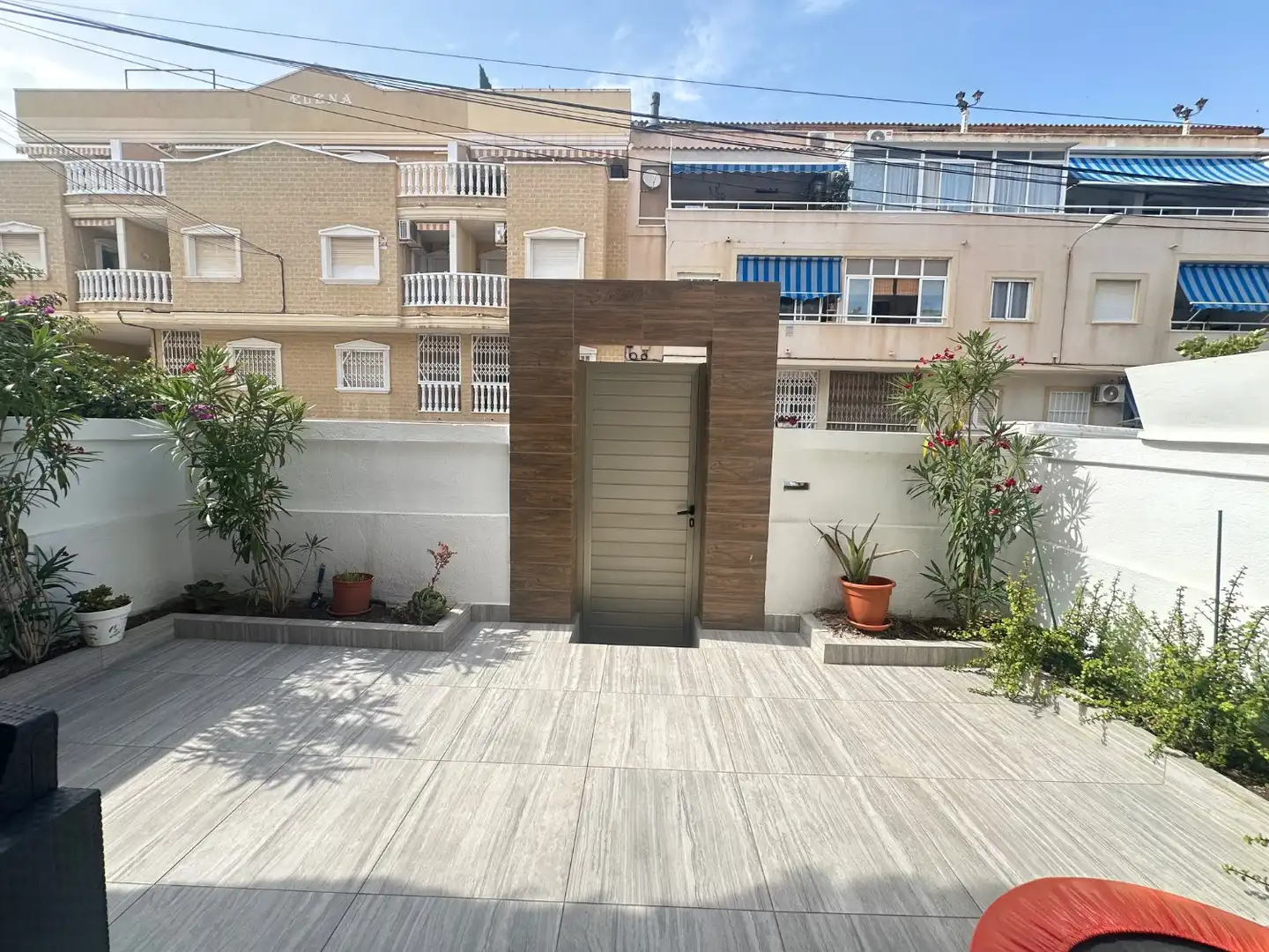 Vista exterior de Dúplex en venta en Torrevieja con Aire acondicionado, Terraza y Piscina