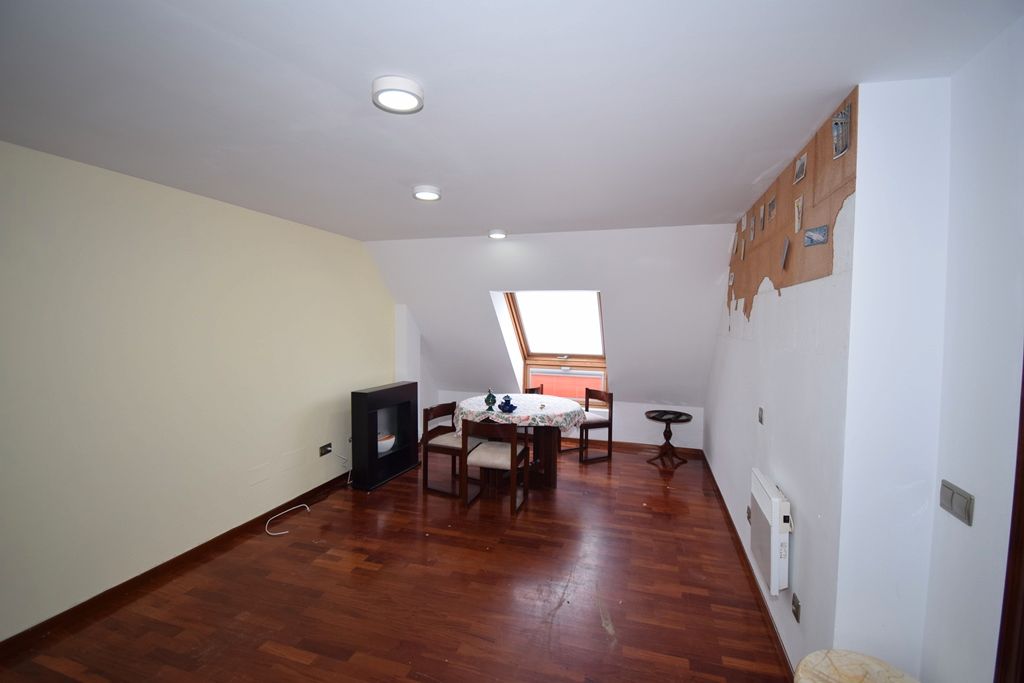 Sala de estar de Piso en venta en Miño con Calefacción, Parquet y Trastero