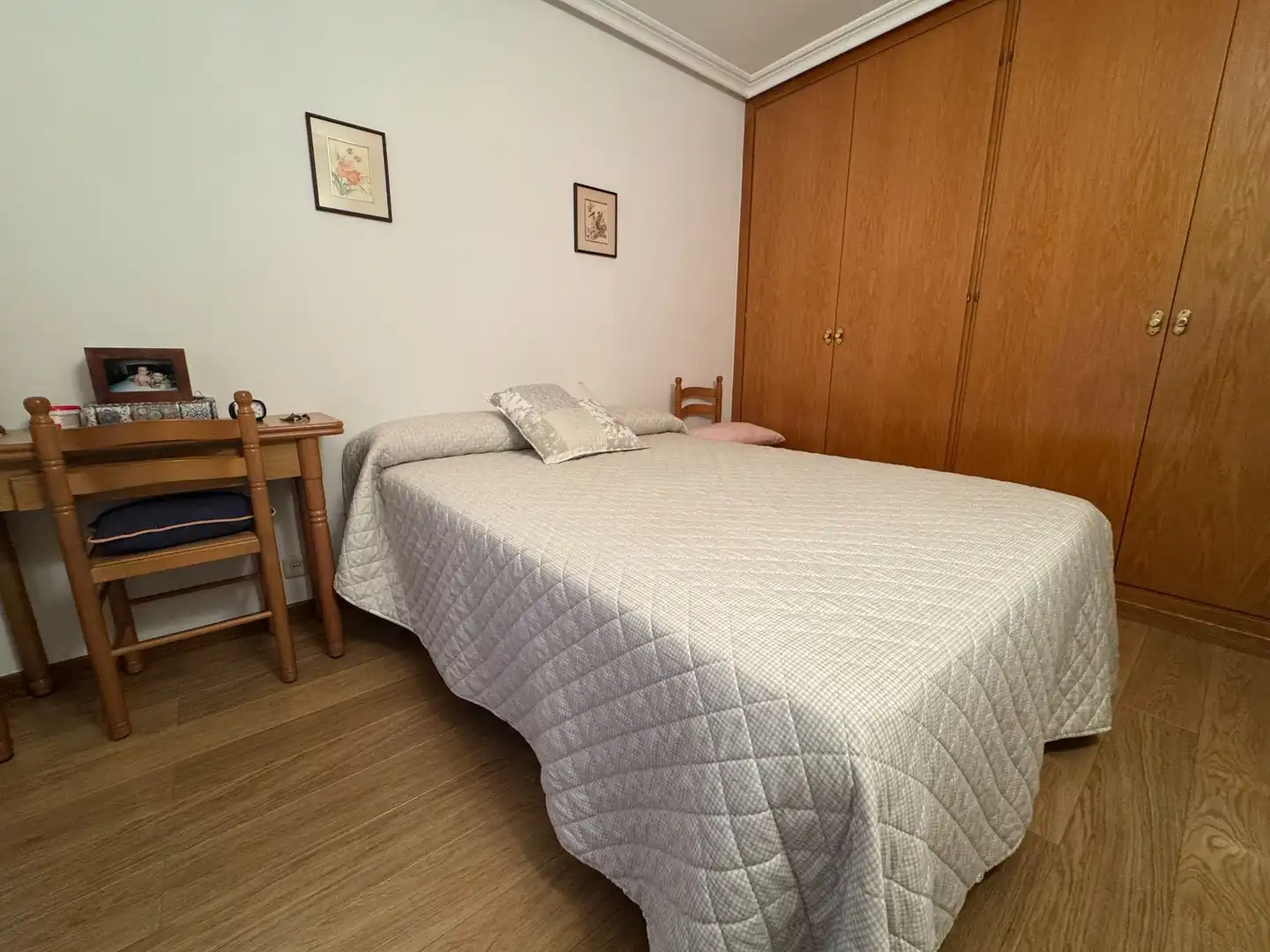 Schlafzimmer von Wohnung zum Verkauf in Girona mit Klimaanlage, Heizung und Möbliert