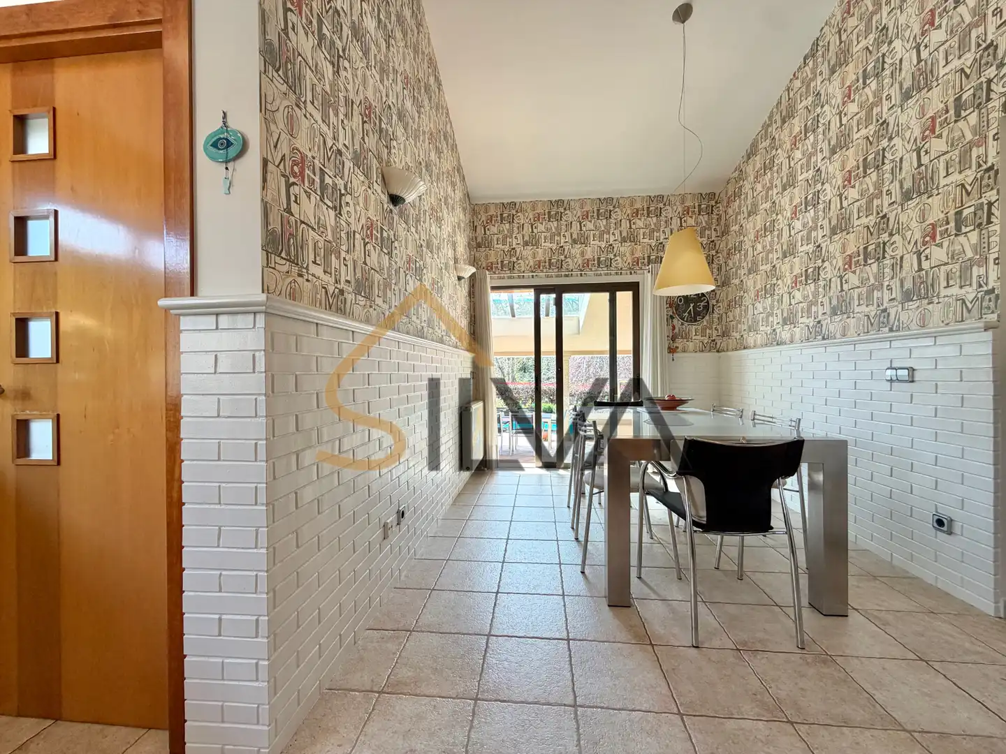 Comedor de Casa o chalet en venta en Oleiros con Calefacción, Jardín privado y Terraza