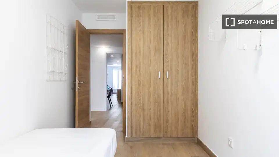 Bedroom of Flat for share in Burjassot  with Air Conditioner, Heating and Furnished