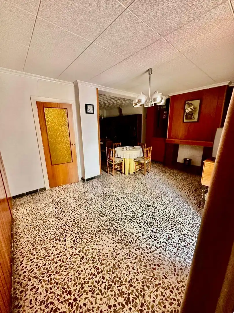 Vista exterior de Edificio en venta en Elda
