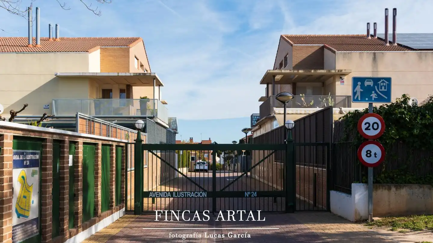 Casa o chalet en venta en Zaragoza con Aire acondicionado, Calefacción y Jardín privado