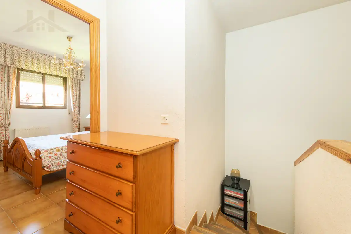 Habitación de Dúplex en venta en Manzanares El Real con Calefacción, Amueblado y Piscina comunitaria