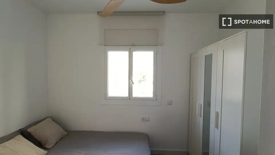 Habitación de Piso de alquiler en Vilanova i la Geltrú con Aire acondicionado, Calefacción y Amueblado