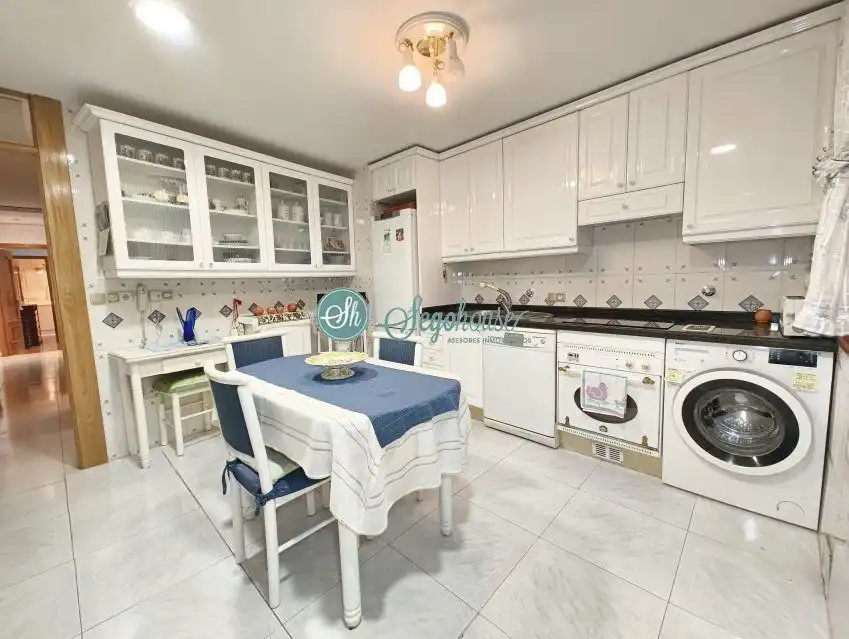 Cocina de Piso en venta en Segovia con Calefacción, Trastero y Balcón