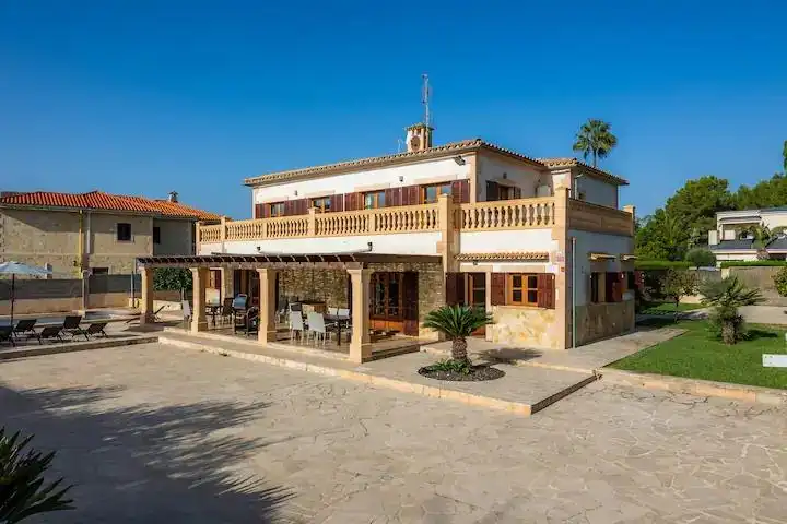 Vista exterior de Casa adosada en venda en Manacor amb Aire condicionat, Calefacció i Jardí privat