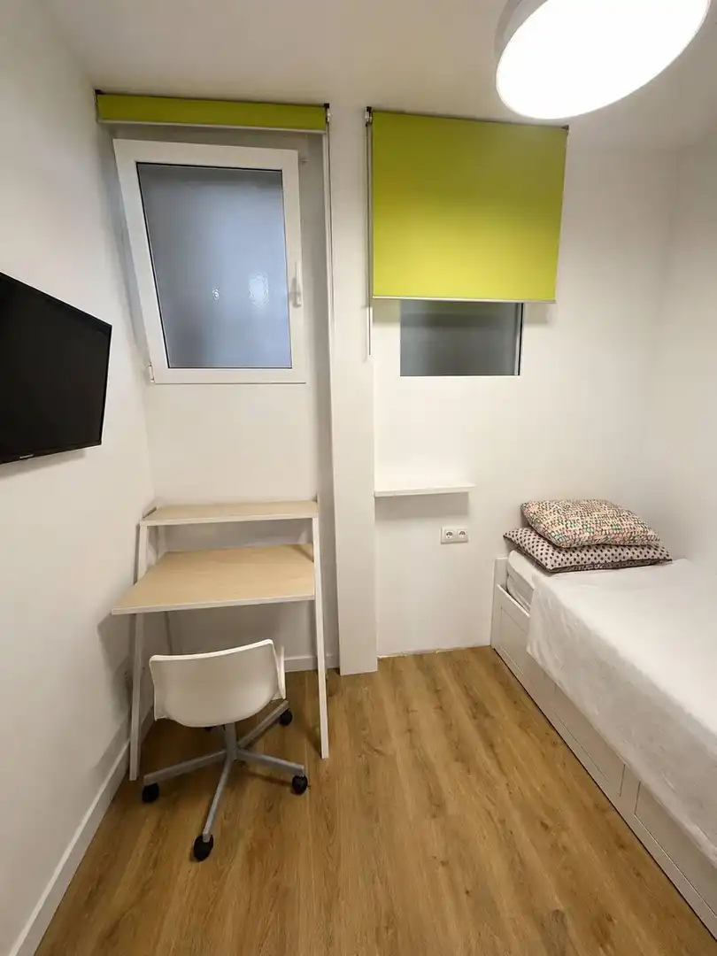 Habitación de Planta baja de alquiler en Valencia con Aire acondicionado y Amueblado