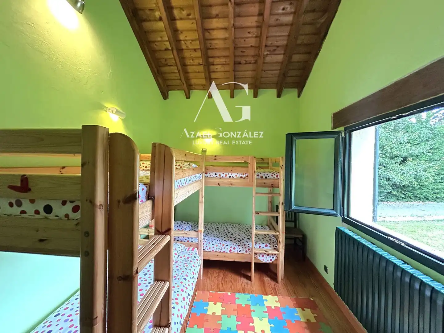 Dormitori de Casa o xalet en venda en Entrambasaguas amb Calefacció, Jardí privat i Traster