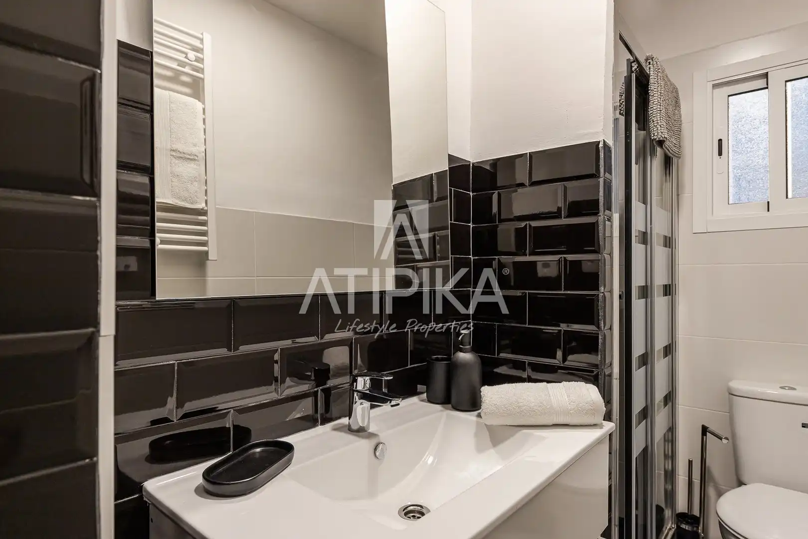Bathroom of Flat for rent in Barcelona  with Air Conditioner, Heating and Parquet flooring
