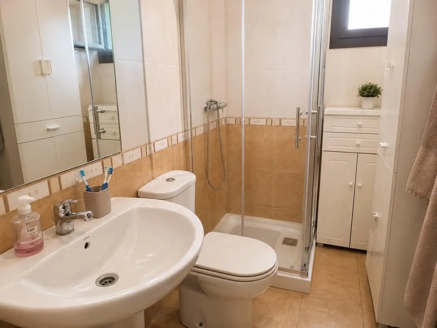 Bathroom of Flat for rent in Vigo   with Heating, Parquet flooring and Storage room