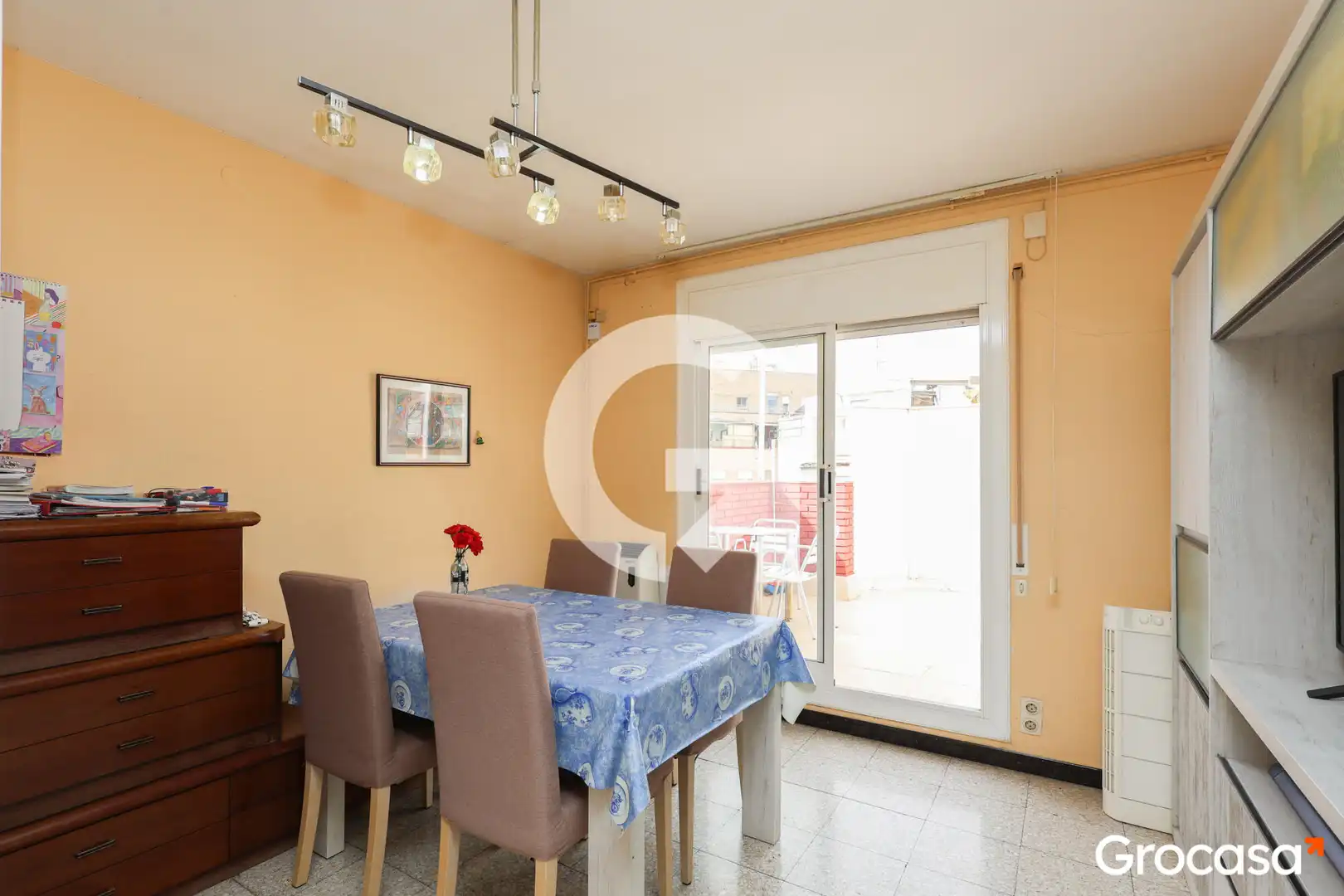 Menjador de Àtic en venda en L'Hospitalet de Llobregat amb Aire condicionat, Terrassa i Forn