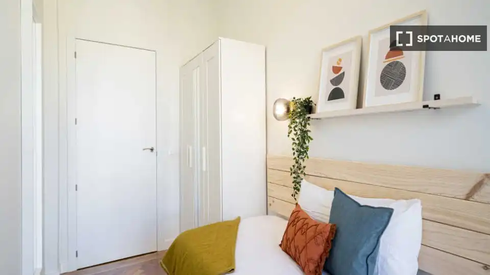 Habitación de Piso de alquiler en Madrid con Aire acondicionado, Calefacción y Amueblado