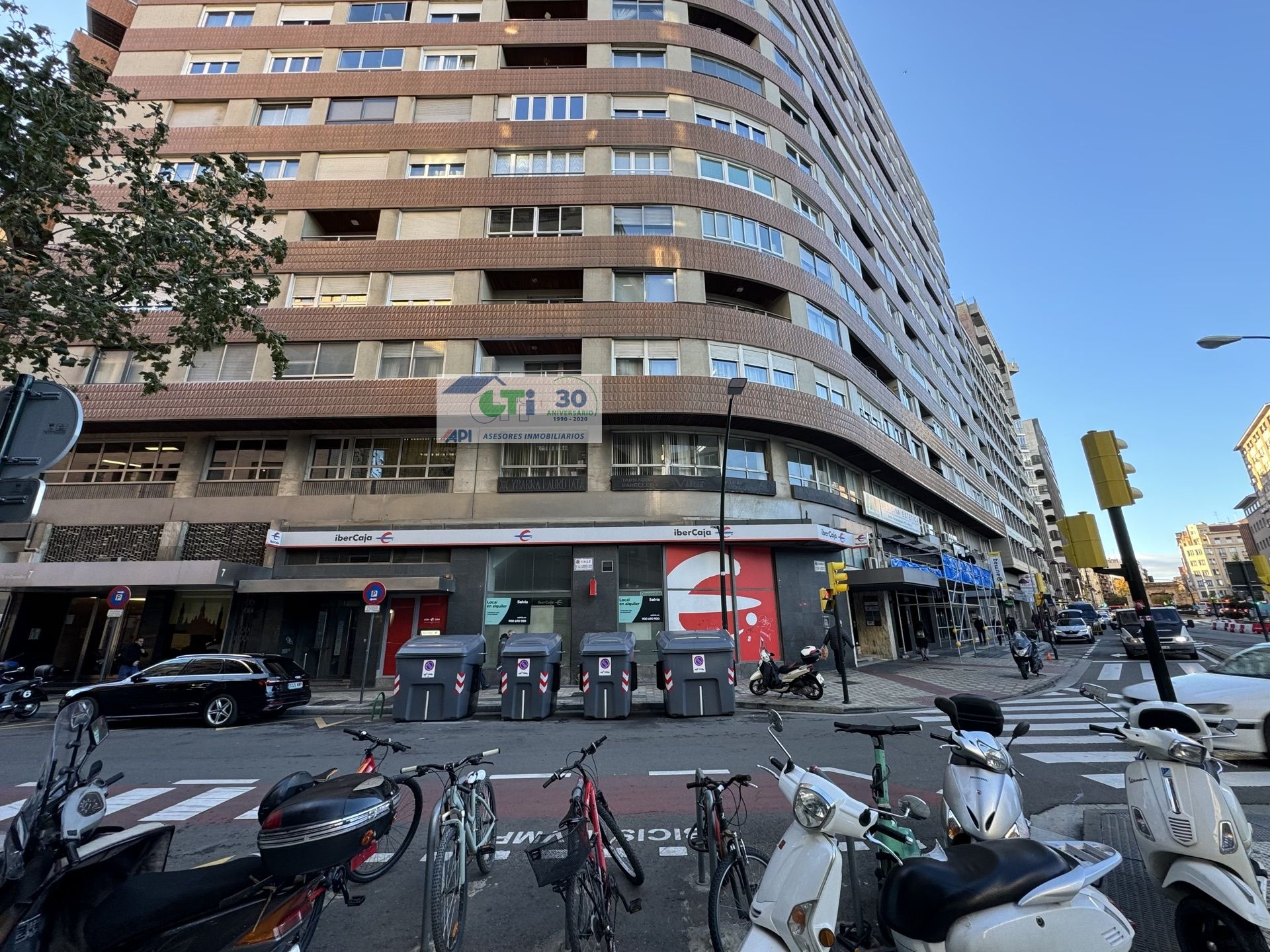 Vista exterior de Local en venda en  Zaragoza Capital