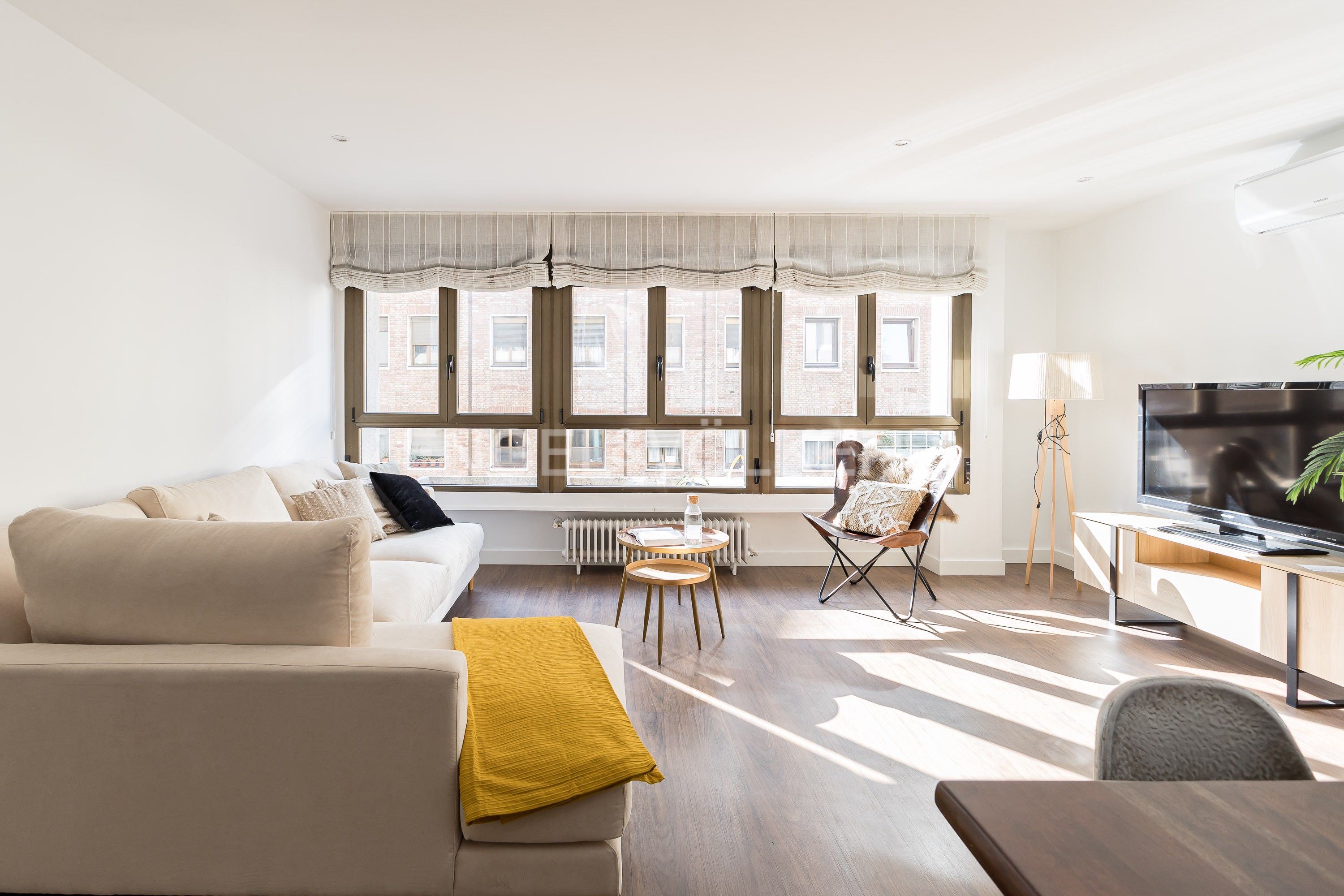 Living room of Apartment for sale in  Madrid Capital  with Air Conditioner, Heating and Private garden