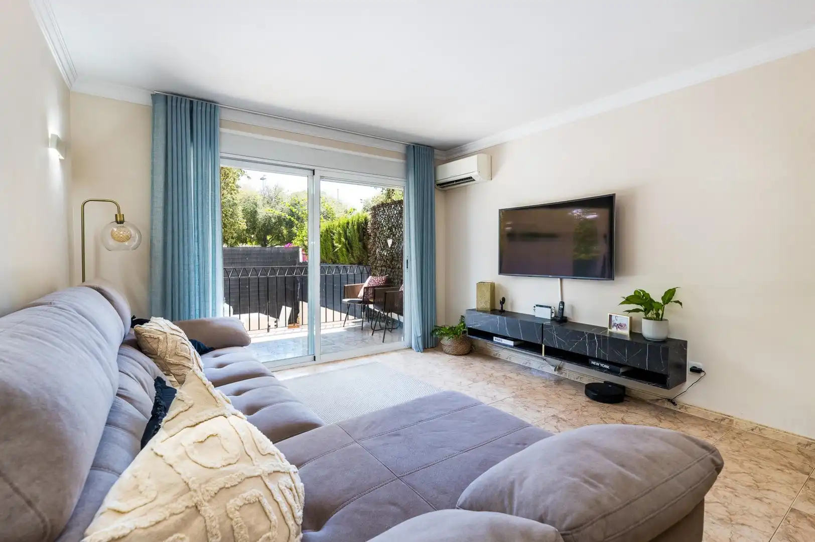 Sala d'estar de Planta baixa en venda en  Palma de Mallorca amb Jardí privat, Terrassa i Traster