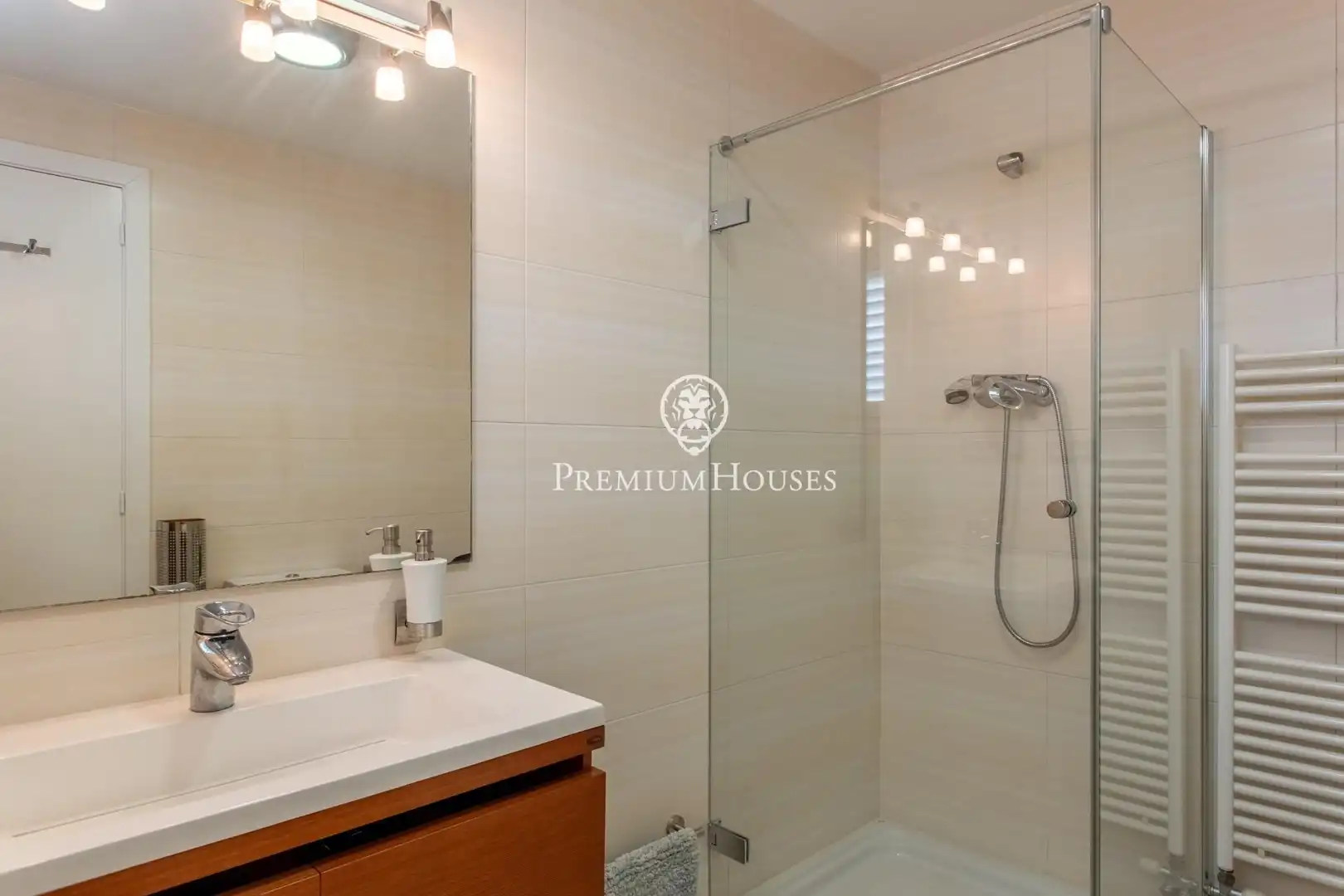 Bathroom of Houses for sale in Argentona  with Air Conditioner, Heating and Swimming Pool