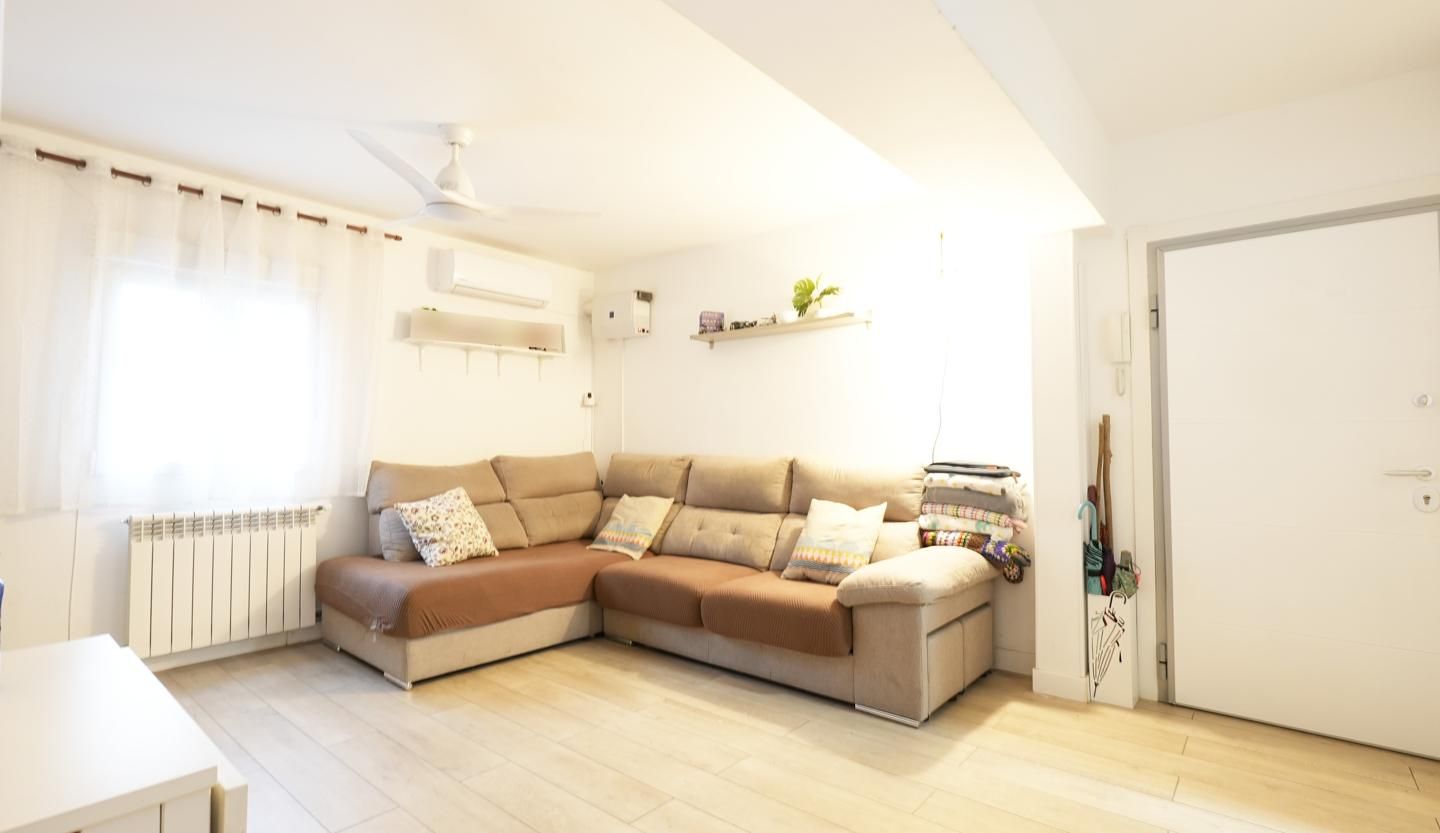 Sala de estar de Planta baja en venta en  Madrid Capital con Aire acondicionado, Calefacción y Trastero