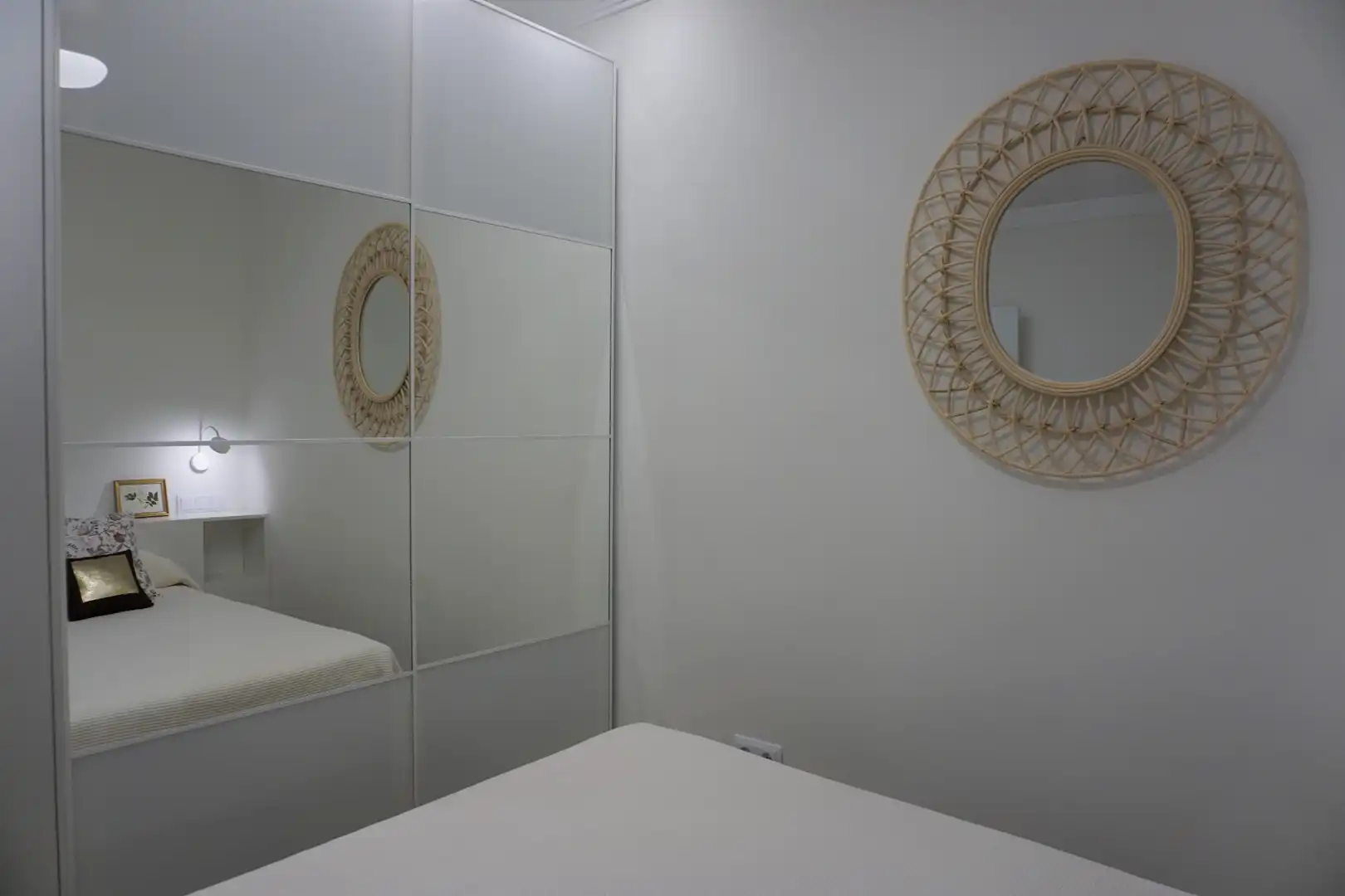 Dormitori de Apartament de lloguer en Madrid amb Calefacció i Moblat