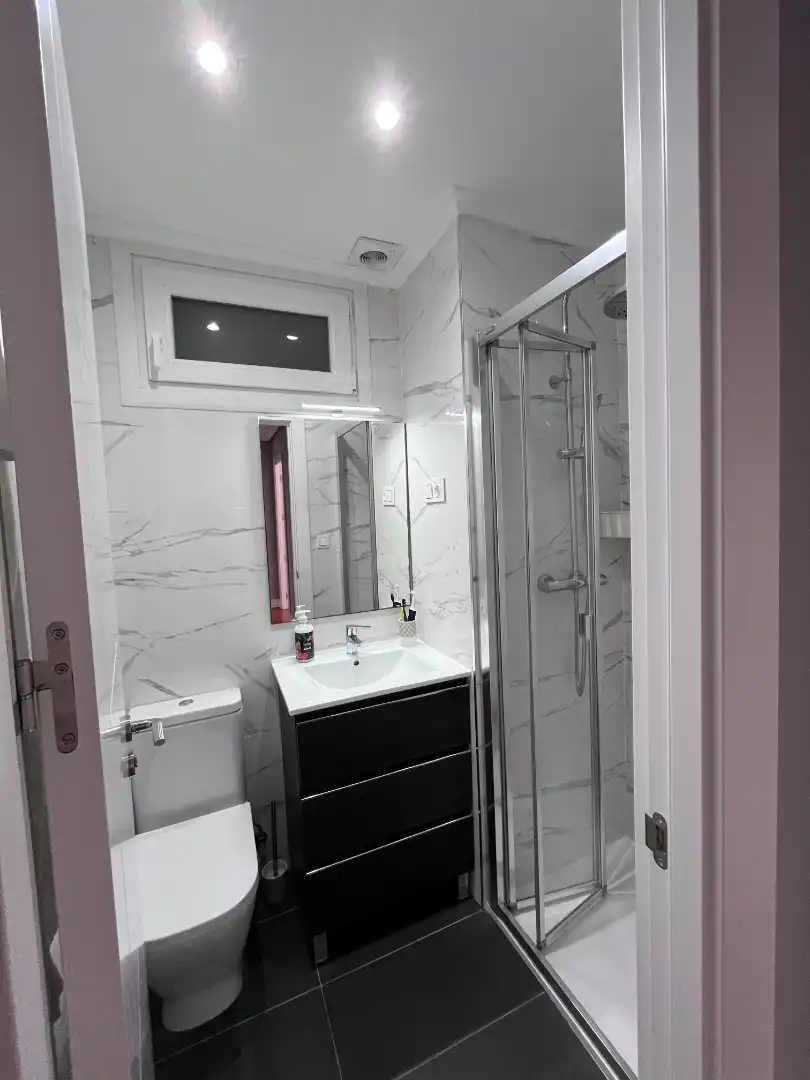 Bathroom of Flat for sale in Bilbao   with Heating, Terrace and Furnished