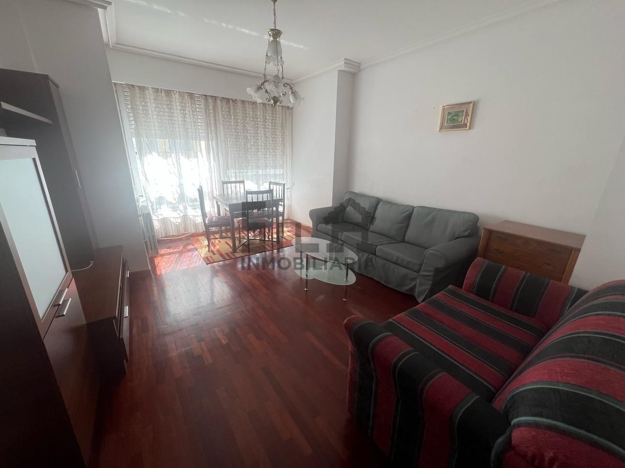 Sala d'estar de Pis de lloguer en Ourense Capital  amb Calefacció i Moblat