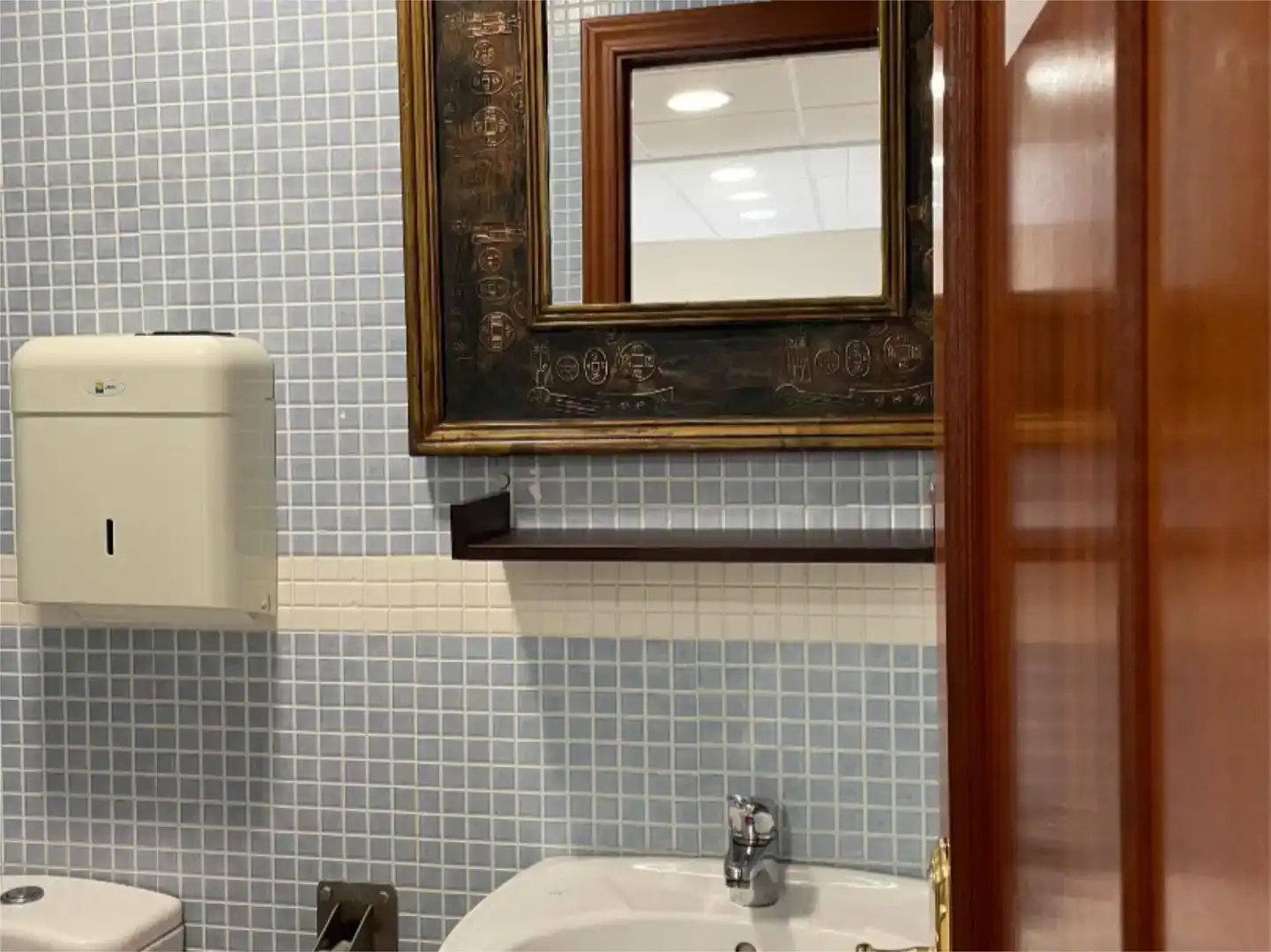Badezimmer von Büro zur Miete in Melilla